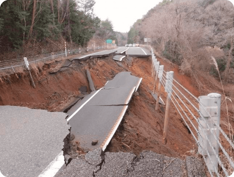被災当時の様子（のと里山海道）